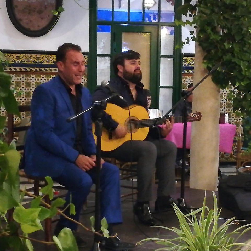 Actuación de flamenco en el patio