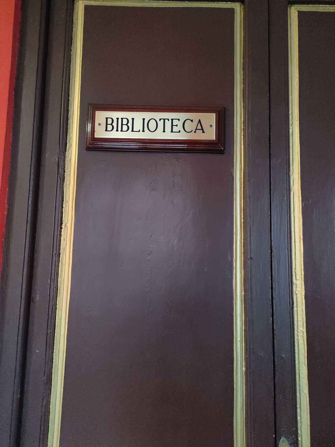 Puerta de la biblioteca