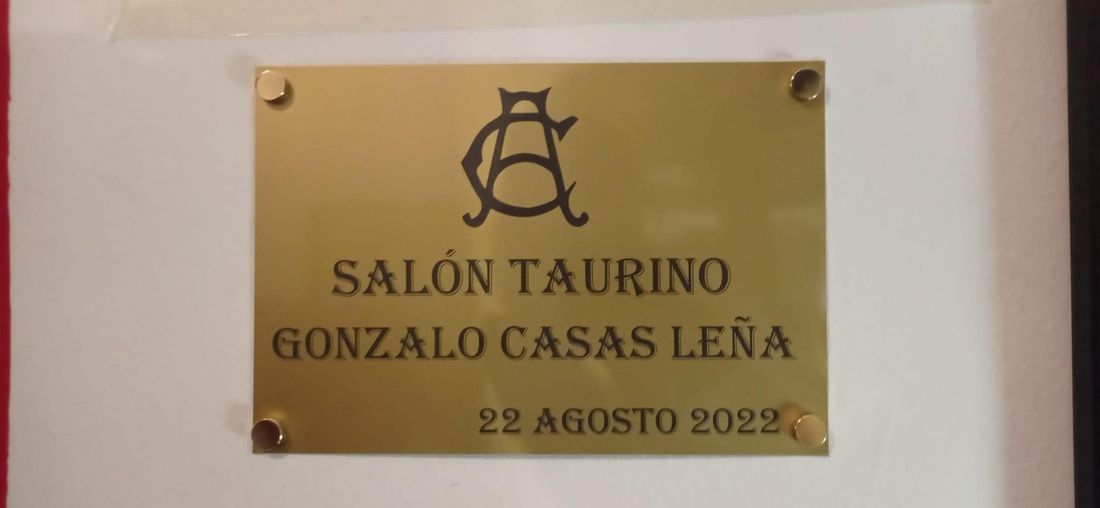 Placa del Salón Taurino Gonzalo Casas Leña